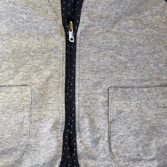 Reversible vest. Black w/blued dots or gray. Zipper close. new never worn. - Picture 5 of 5